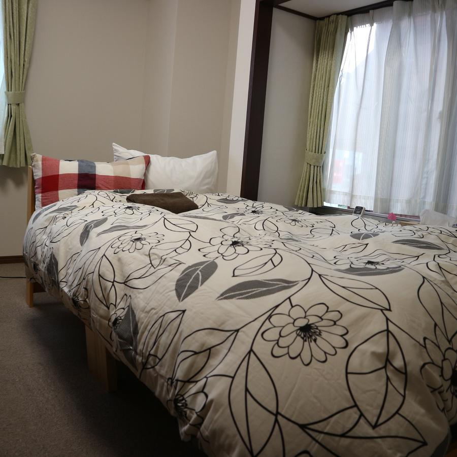 Economy Triple Room with Shared Bathroom,934217140:JPEG